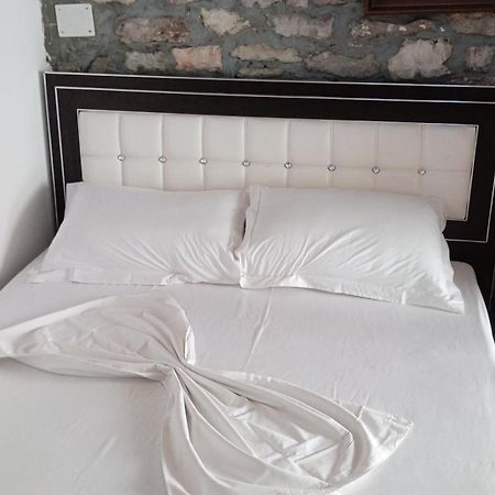 Karafil Guesthouse Gjirokastër Eksteriør bilde