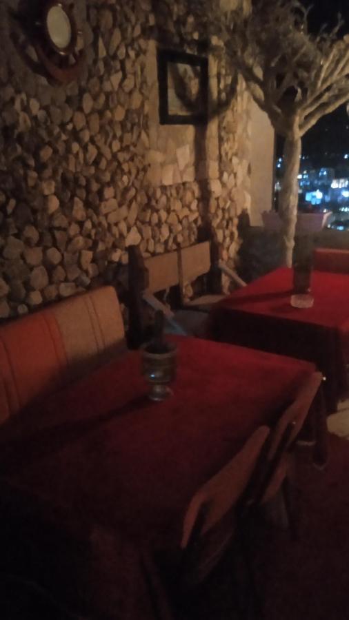 Karafil Guesthouse Gjirokastër Eksteriør bilde