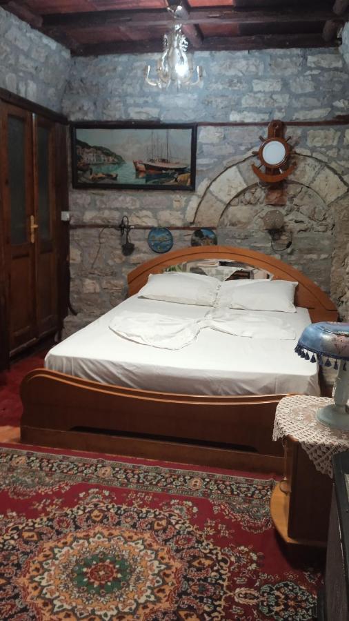 Karafil Guesthouse Gjirokastër Eksteriør bilde