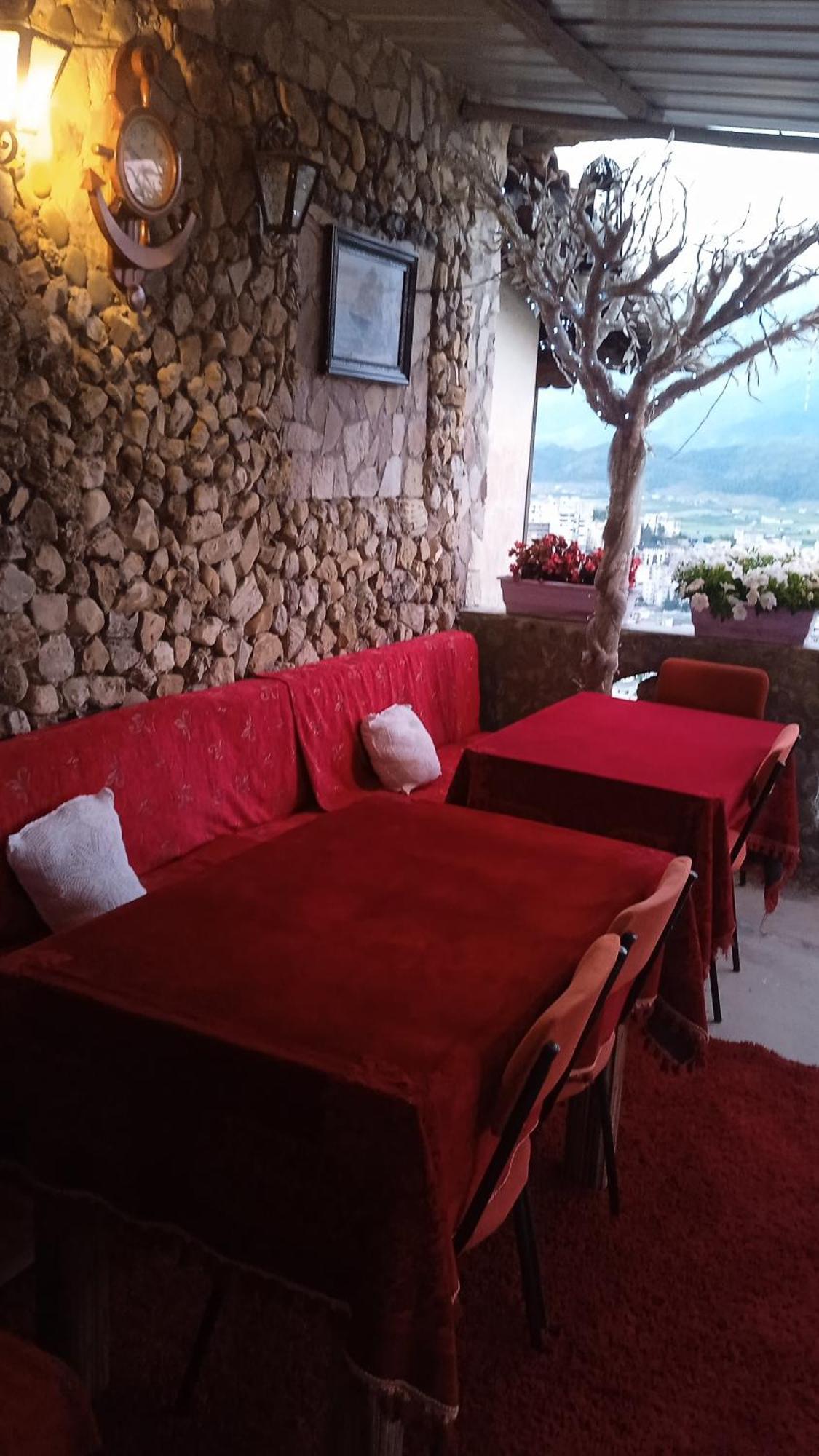 Karafil Guesthouse Gjirokastër Eksteriør bilde