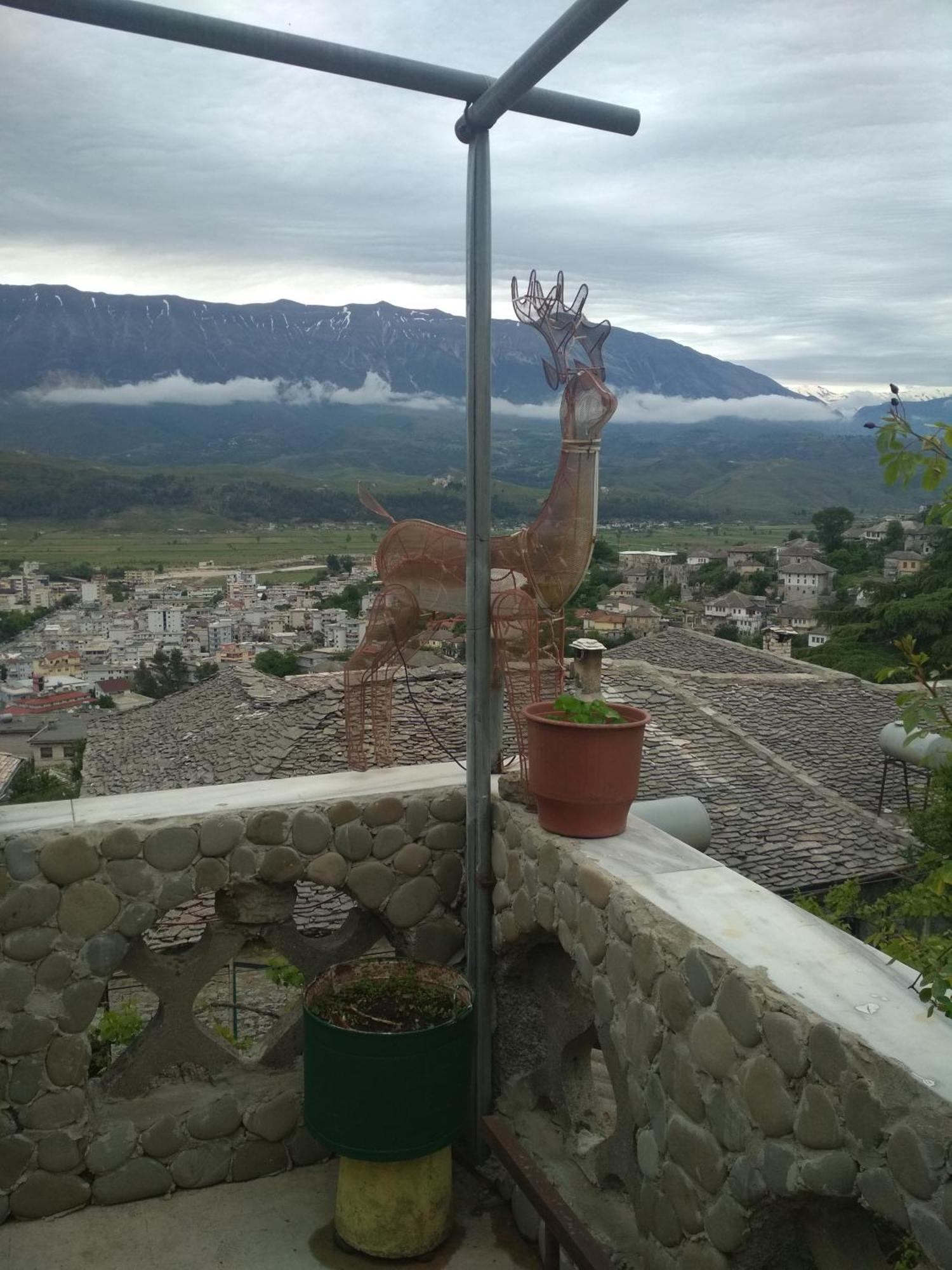 Karafil Guesthouse Gjirokastër Eksteriør bilde