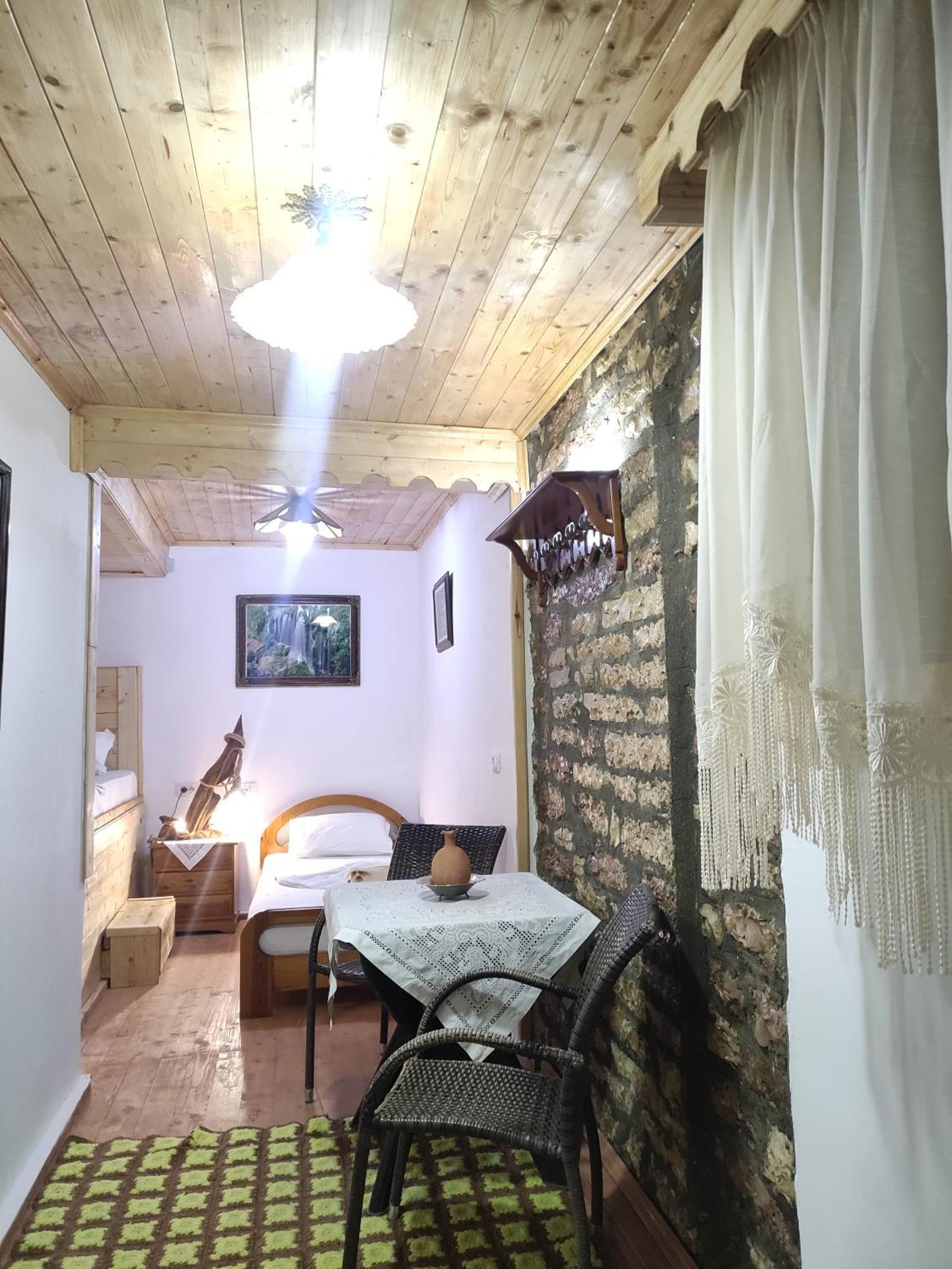 Karafil Guesthouse Gjirokastër Eksteriør bilde