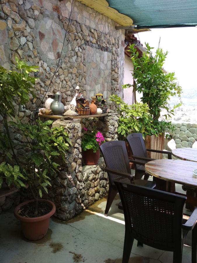 Karafil Guesthouse Gjirokastër Eksteriør bilde