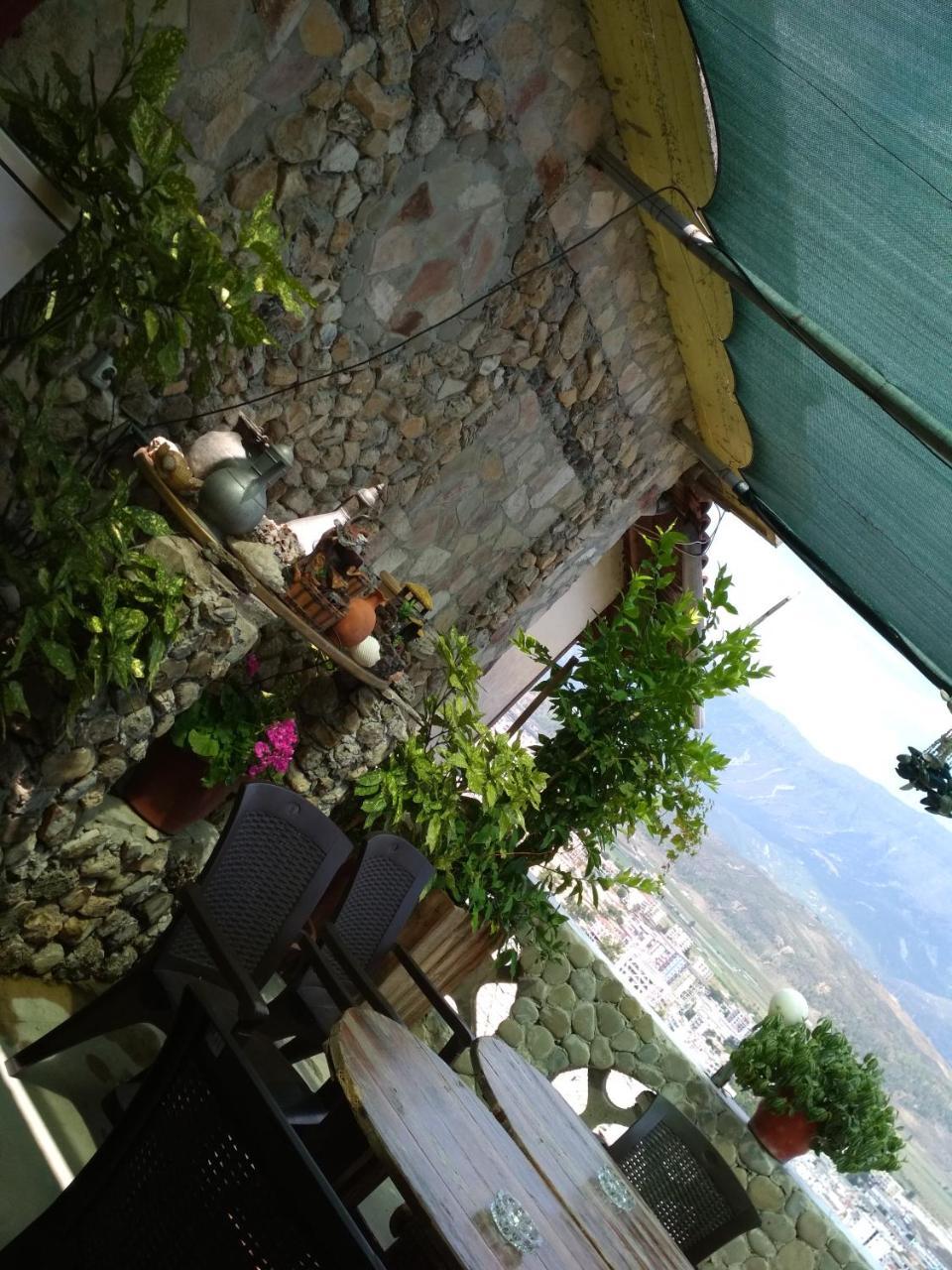 Karafil Guesthouse Gjirokastër Eksteriør bilde