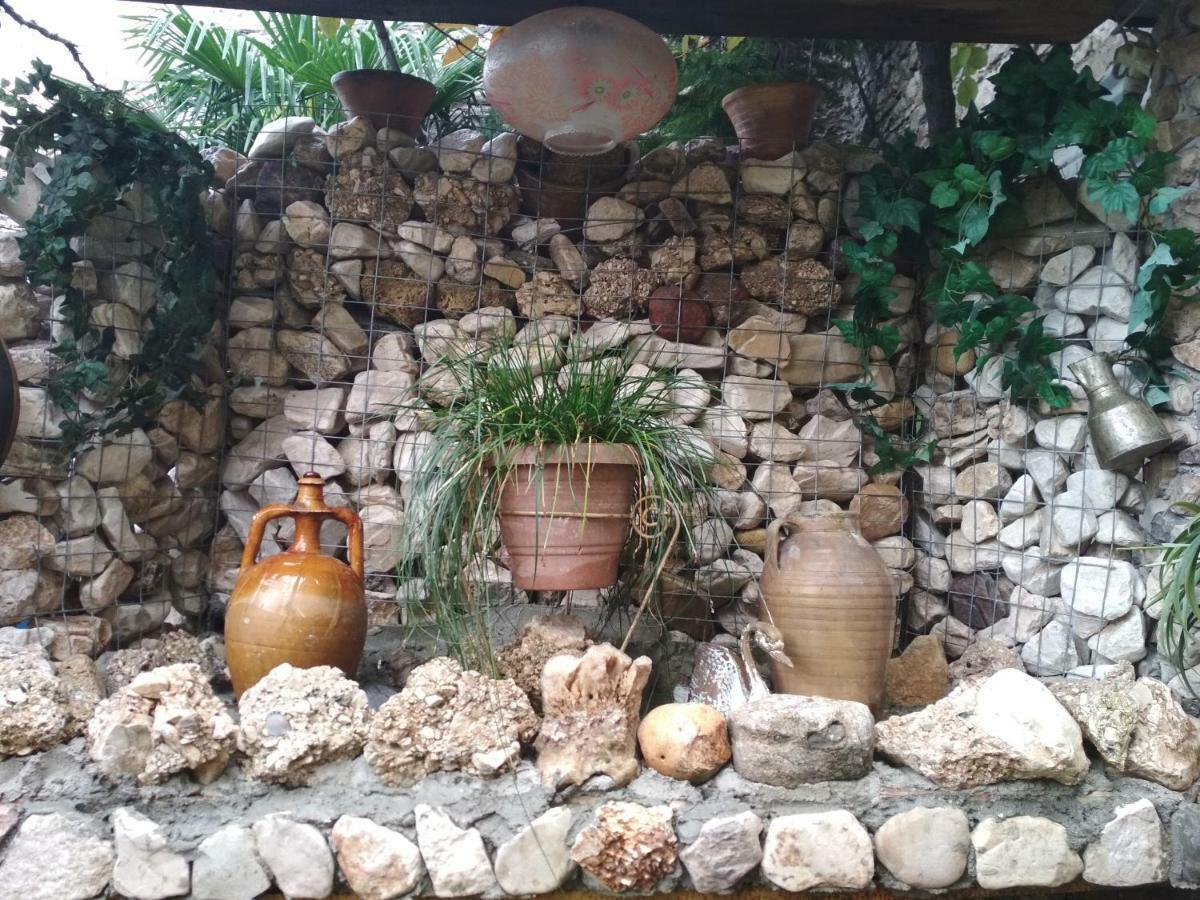 Karafil Guesthouse Gjirokastër Eksteriør bilde